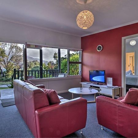 Cove Beach Apartment 1 コールズ・ベイ エクステリア 写真