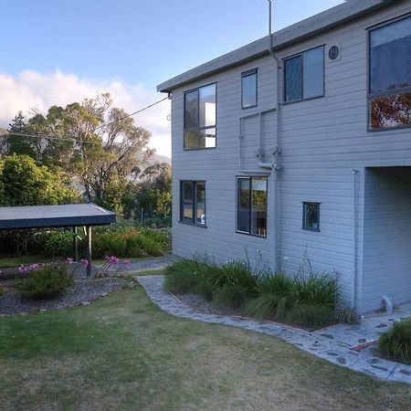 Cove Beach Apartment 1 コールズ・ベイ エクステリア 写真