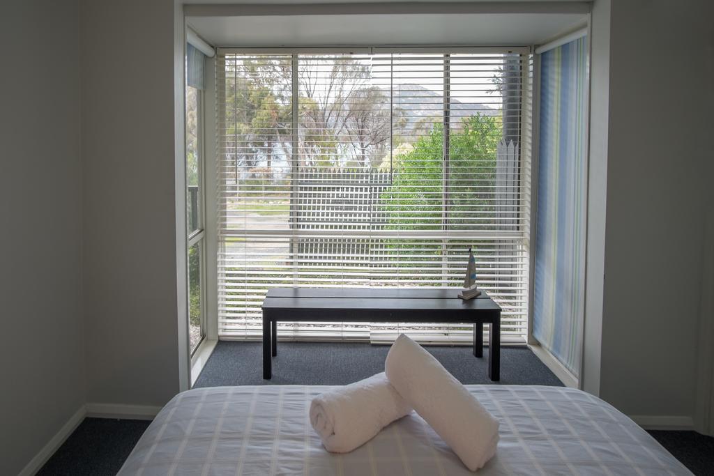 Cove Beach Apartment 1 コールズ・ベイ エクステリア 写真