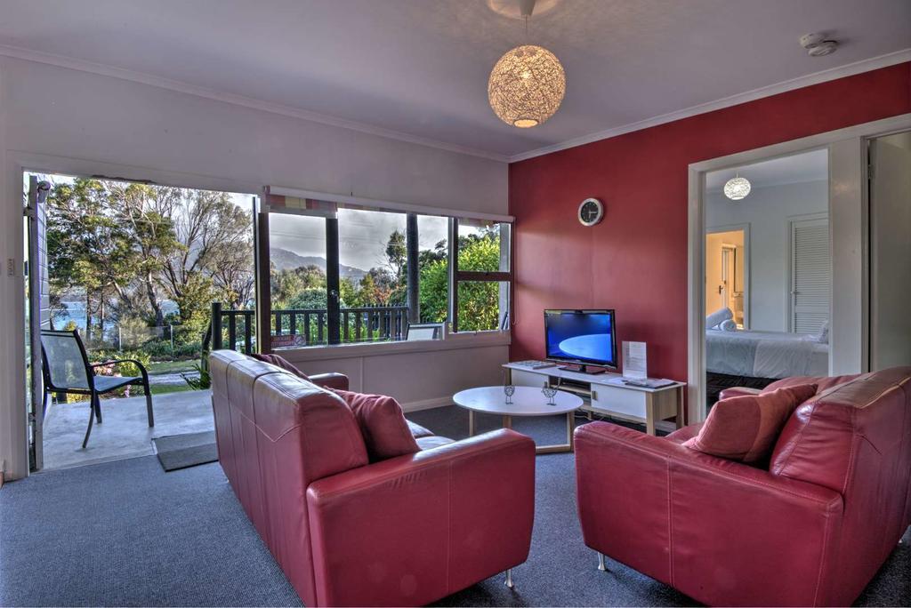 Cove Beach Apartment 1 コールズ・ベイ エクステリア 写真