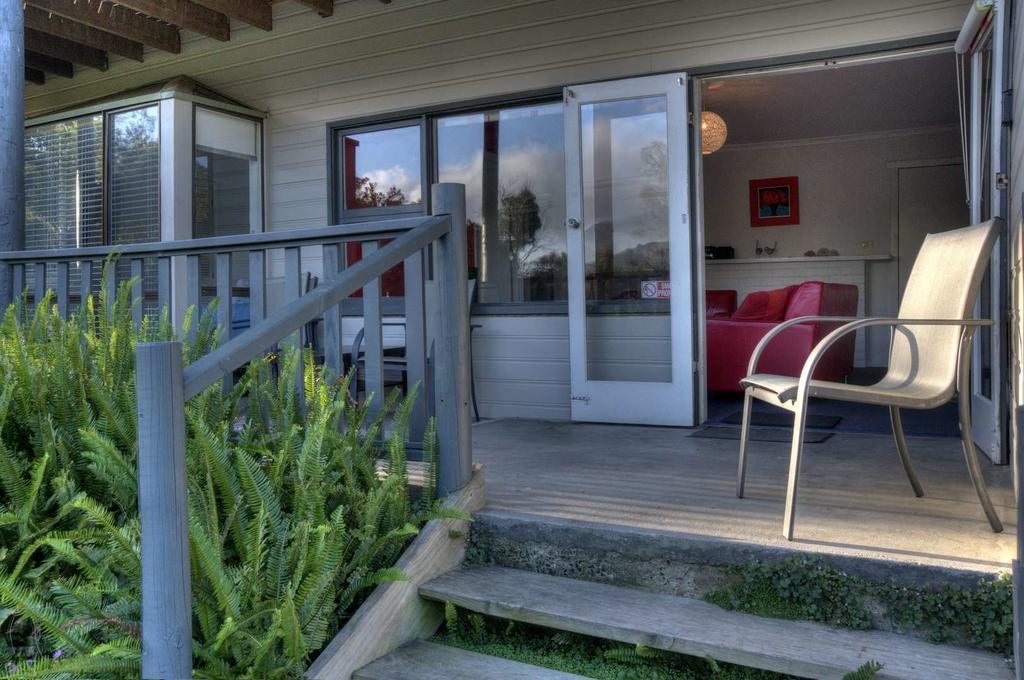 Cove Beach Apartment 1 コールズ・ベイ エクステリア 写真