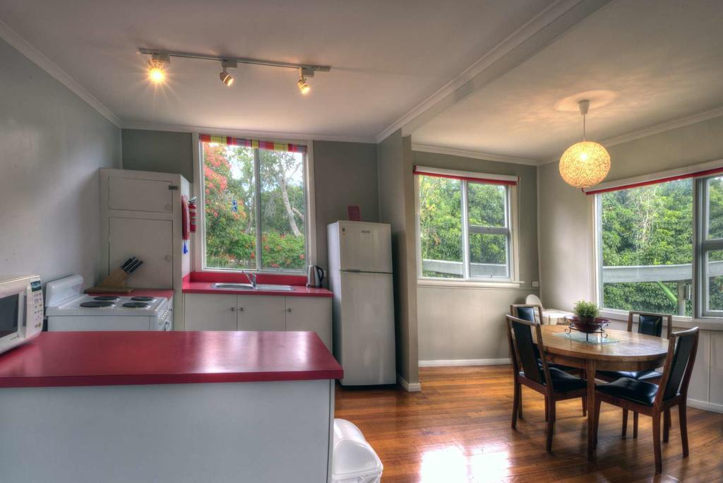 Cove Beach Apartment 1 コールズ・ベイ エクステリア 写真
