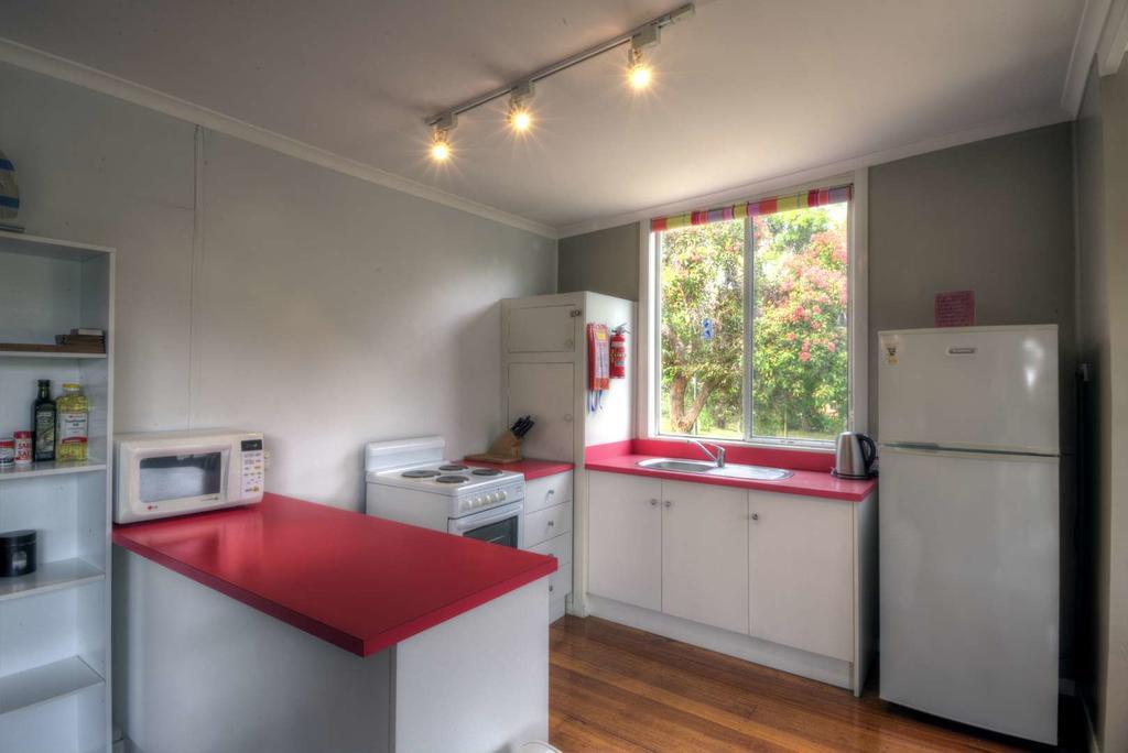 Cove Beach Apartment 1 コールズ・ベイ エクステリア 写真