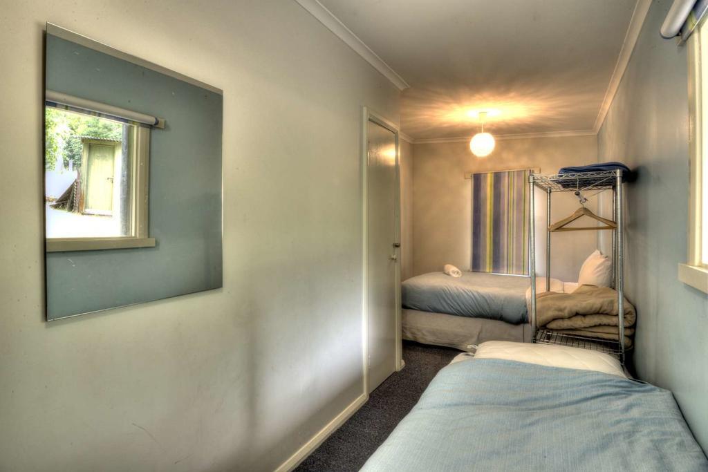 Cove Beach Apartment 1 コールズ・ベイ エクステリア 写真