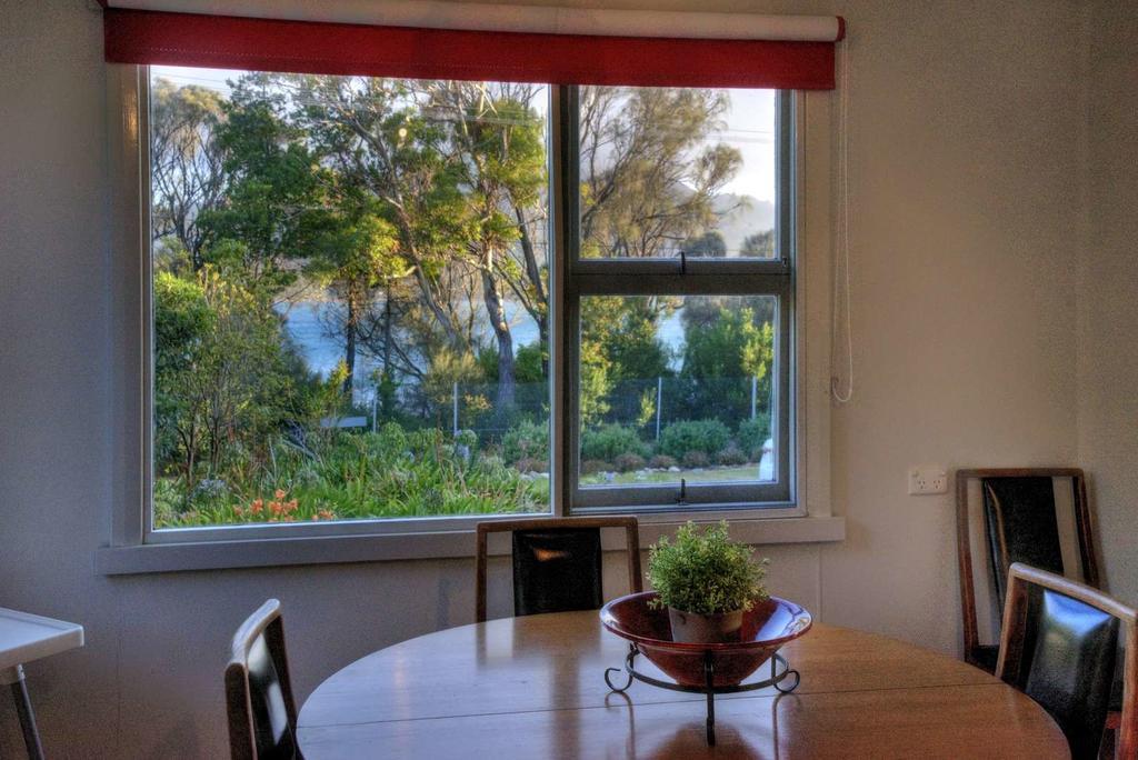 Cove Beach Apartment 1 コールズ・ベイ エクステリア 写真